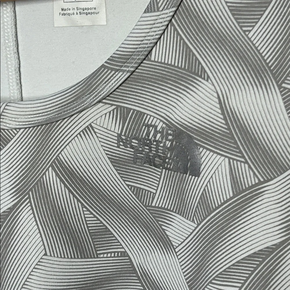 The North Face VaporWick Top - Picture 5 of 9